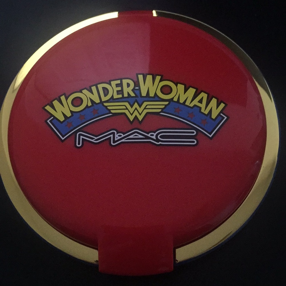 Mac Cosmetics Wonder Woman MSF - Picture 4 of 8